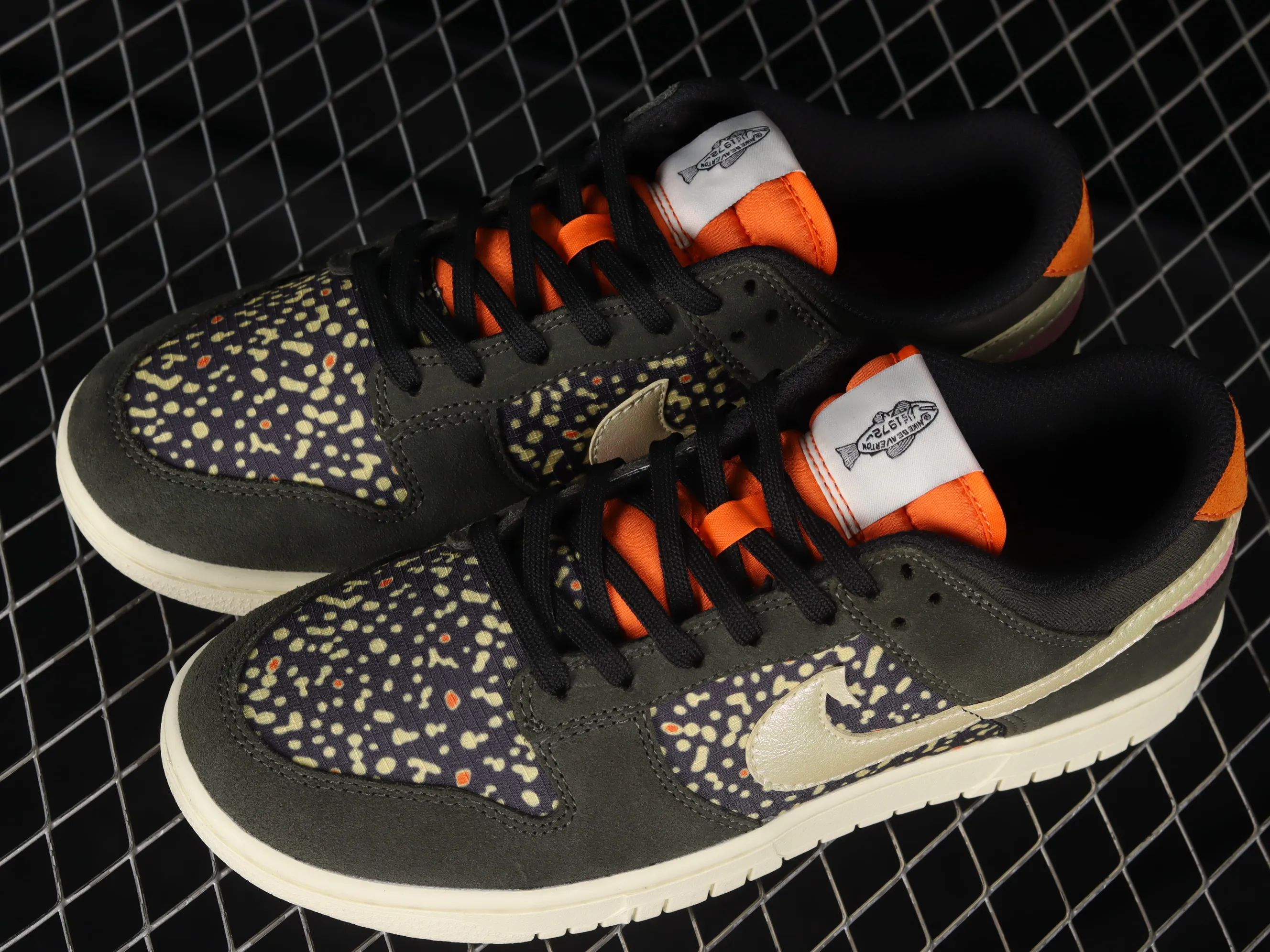 All categories Nk SB Dunk series Nk SB Dunk Low low-top sneakers Nk Dunk Low "Rainbow Trout" Yuyu joint model SB low-top casual sneakers FH7523-300